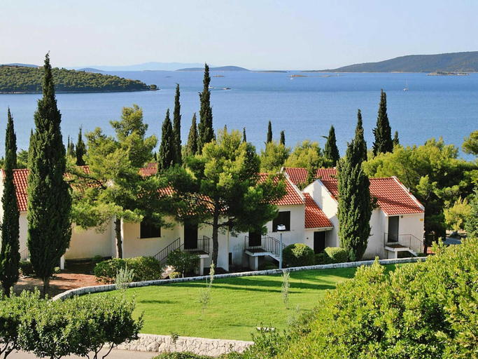 Others 2, Apartment Medena in Seget Donji -trogir With Pool, Seget