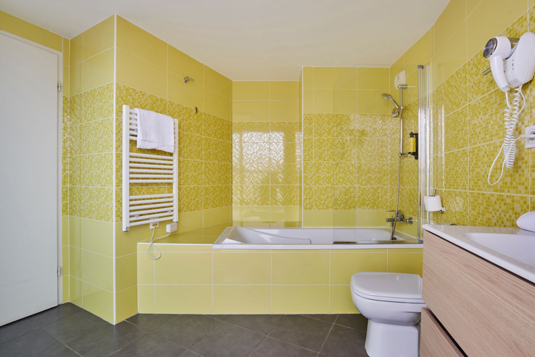 Bathroom 4, Odalys City Apartment Hotel - Marseille Centre Parc Chanot Vélodro, Bouches-du-Rhône