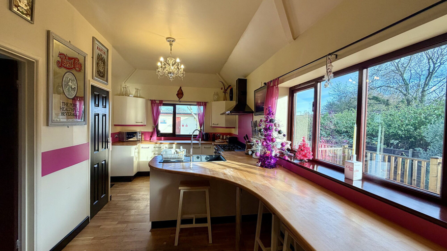 Room 2, Pheasants Haunt in Paignton, Torbay