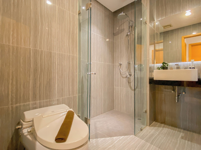 Bathroom 3, Scenic And Homey 2Br At Apartment Capitol Suites Apartment, Jakarta Pusat
