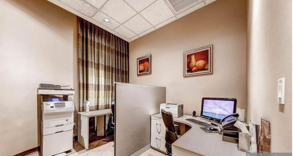 Business center 2, Deluxe Balcony Strip View MGM Signature, Clark