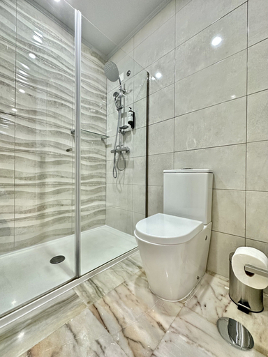 Bathroom 4, Bolhao Luxury Apartments, Porto