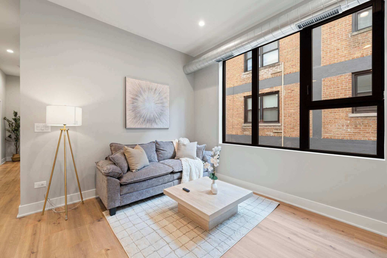 Room 4, Edgewater Modern 2BR Steps to Lake City Views, Cook