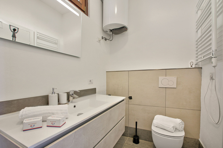 Bathroom 2, Casa Dei Nonni Tremosine Apartments, Brescia