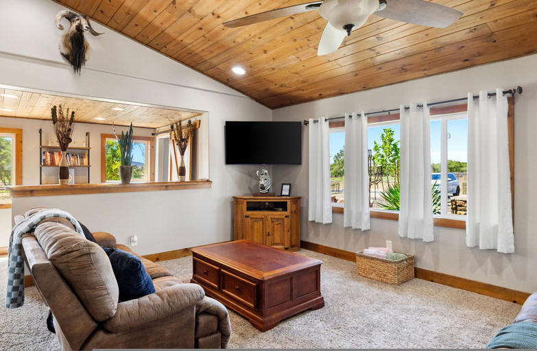 Room 5, Zebra Rustic Retreat 3BR Home on Zebra Ranch, Yavapai