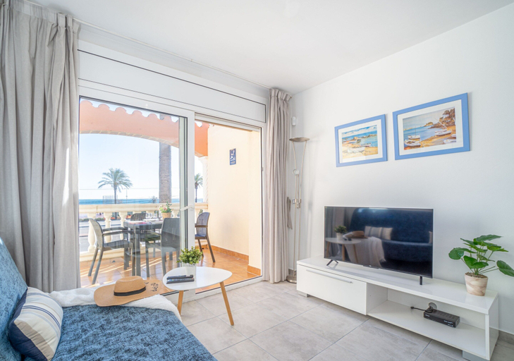 Others 4, Beachfront Stay With Sea Views & Wi-fi, Girona