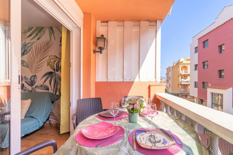 Outdoor dining 2, Apartment in Empuriabrava Near Sand Beach, Girona