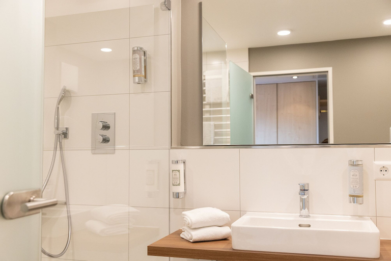 Bathroom 5, Traube am See, Bodenseekreis