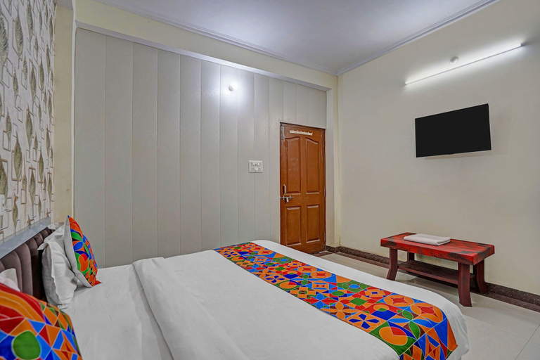 Room 5, Fabhotel Om Sai Residency, Varanasi