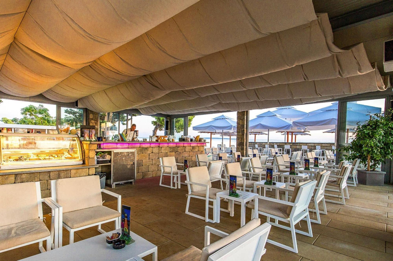 Outdoor dining 3, Mobile Home Pag Near Pebble Beach & Pools, Novalja