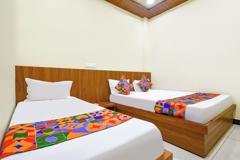 Room 4, Via Ratna Palace I, Ujjain