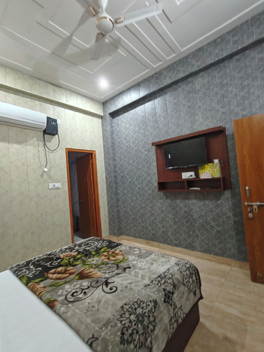 Room 4, RK Dham Family Hotel Free Parking, Mathura