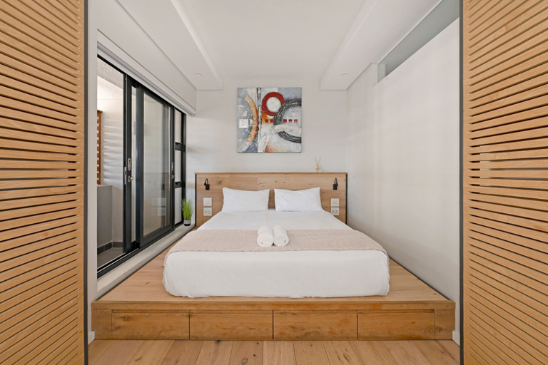 Room 4, One Bedroom Green Point Spacious, City of Cape Town
