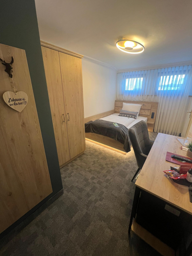 Bedroom 3, Hotel Quellenhof, Miesbach