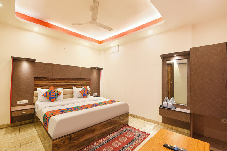 Room 2, Fabhotel Dev Residency, Delhi