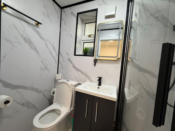 Bathroom 3, City Center Cardiff Apartment - 2 Bedrooms, Cardiff