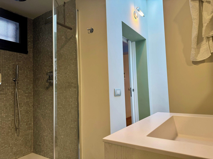 Bathroom 2, Spacious Rome Loft in Aventine Area, Rome