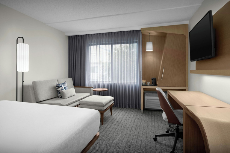 Bedroom 2, Courtyard By Marriott Dallas Dfw Airport North Irving, Irving