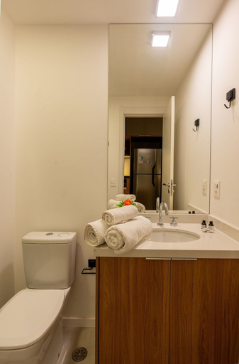 Bathroom 5, Upper West Perdizes by Xtay, São Paulo