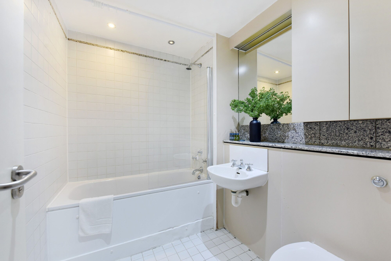 Room 5, Cromwell Style I - 605pw, London