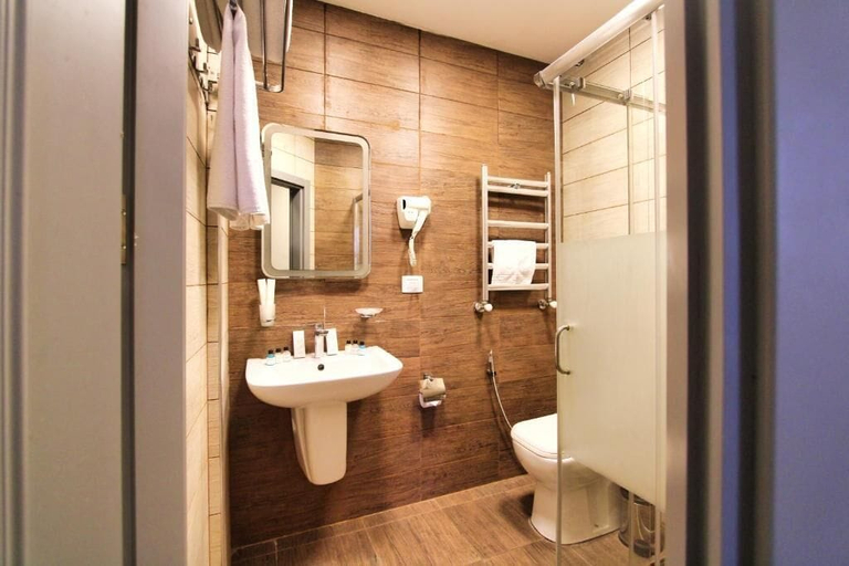 Bathroom 5, Green Garden Hotel, Baku