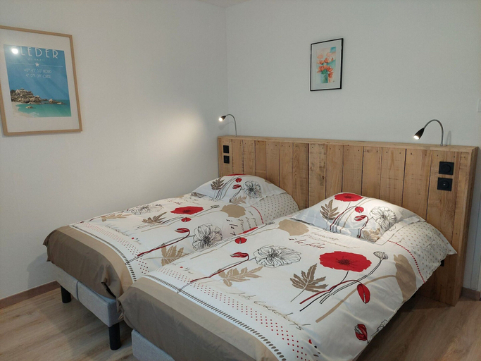 Room 5, Holiday Home in Sibiril Near Sandy Beach, Finistère