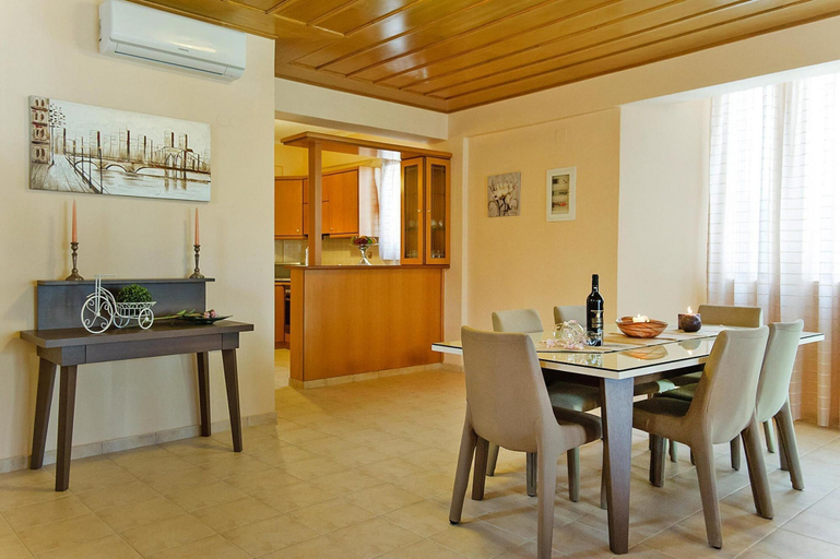 Dining 2, Apartment Just Steps From the Sea, Crete