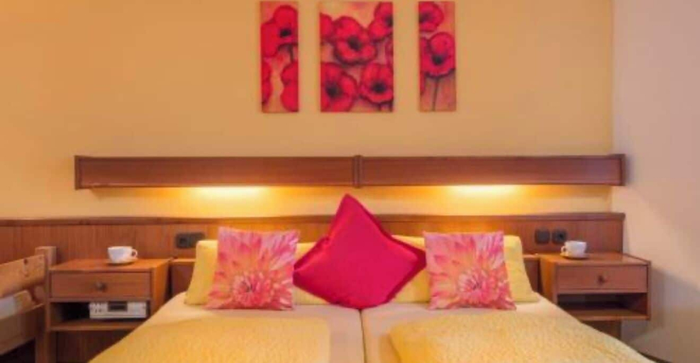 Bedroom 4, Hotel Zur Post, Passau
