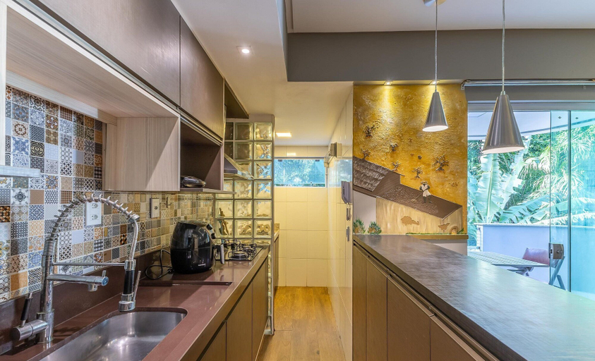 Private kitchen 4, Apt 200 m From the sea in Building w/ Pool Cca0103, Ilhéus