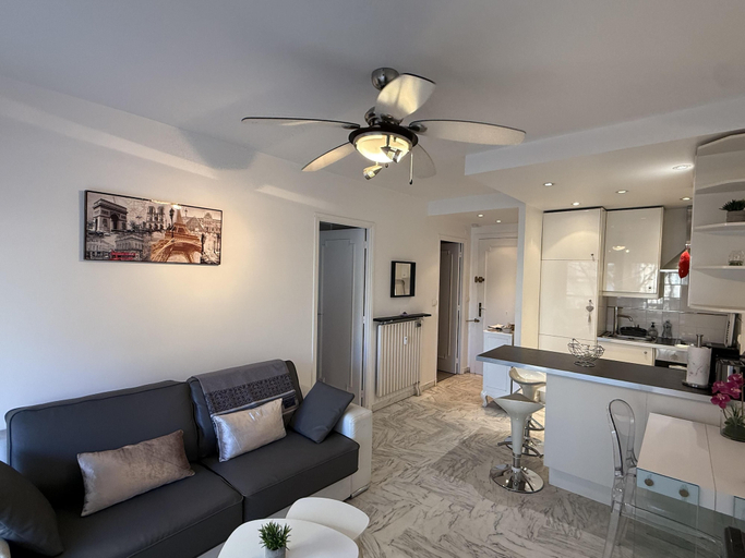 Room 5, Central Studio in Cannes Near The Martinez- 2351, Alpes-Maritimes