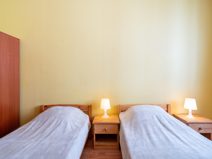 Room 2, Spacious Home With Beach Access, Hérault