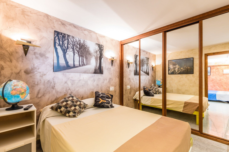 Room 2, Beautiful Villa at the Heart of Playa de Palma, Baleares