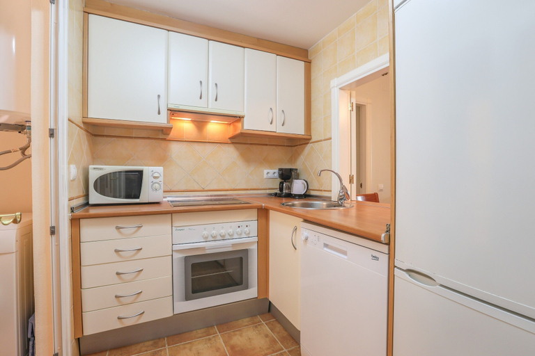 Private kitchen 5, Los Haraganes - Apartment In Isla De Canela, Huelva