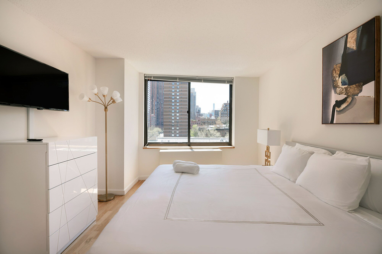 Room 3, Stunning Apartment for 4 2 Bedrooms 2 Bath, New York