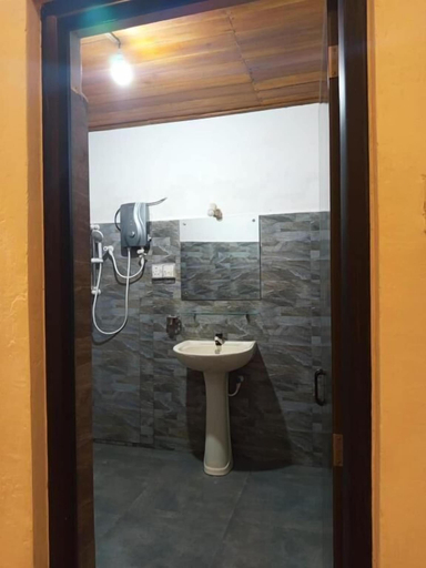 Bathroom 2, Aura Hilltop Matale, Rattota