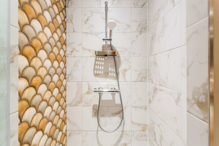Bathroom 2, Place des Vosges, Apartment With Air Conditioning, Paris