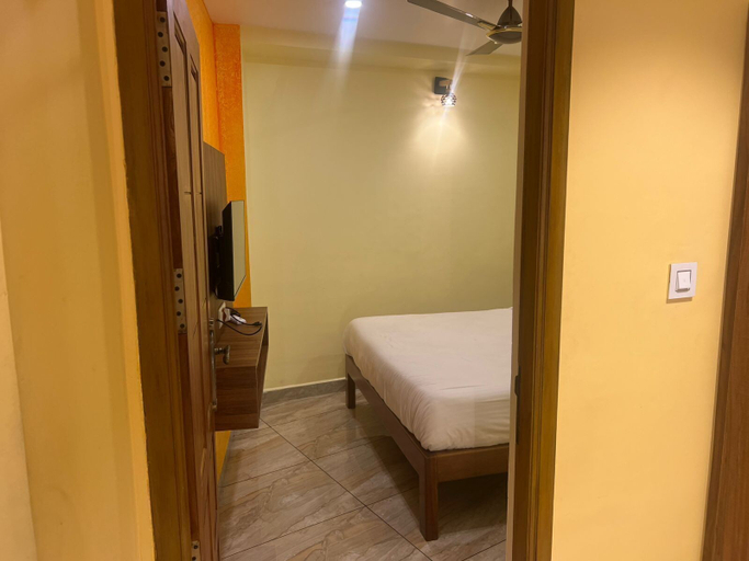 Room 4, White Yellow Residency, Puducherry