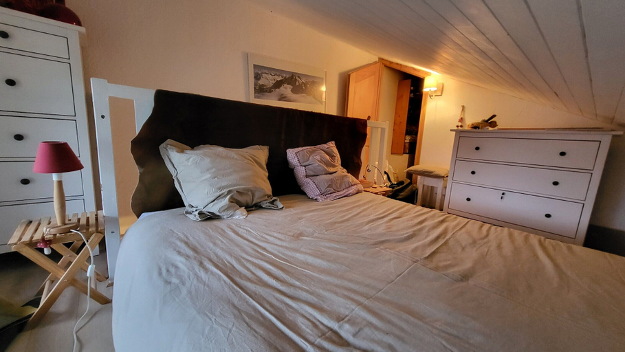 Room 4, Scenic Apartment With Garden, Isère