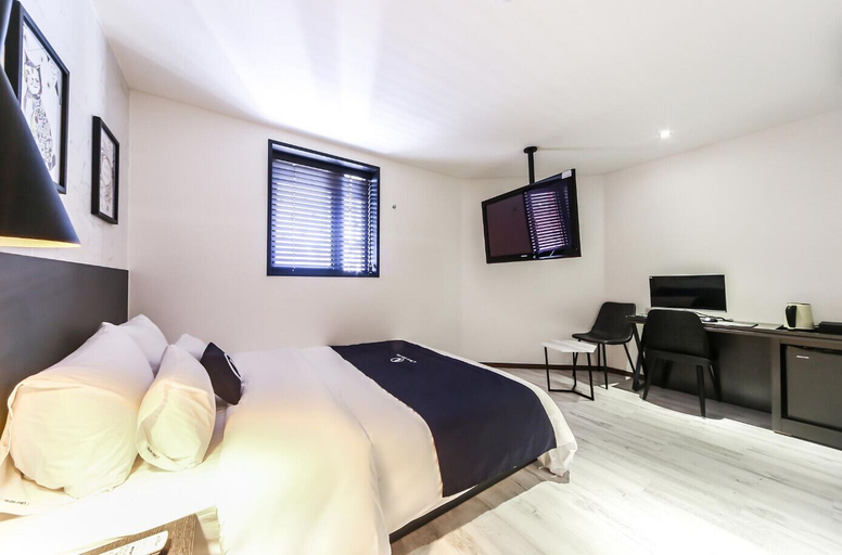 Room 4, Lrui Motel, Haeundae