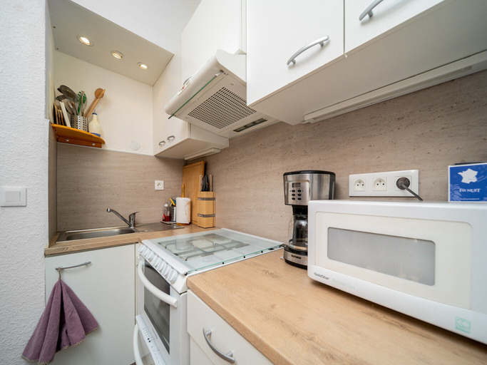 Private kitchen 3, Modern Alpine Apartment in La Foux, Alpes-de-Haute-Provence