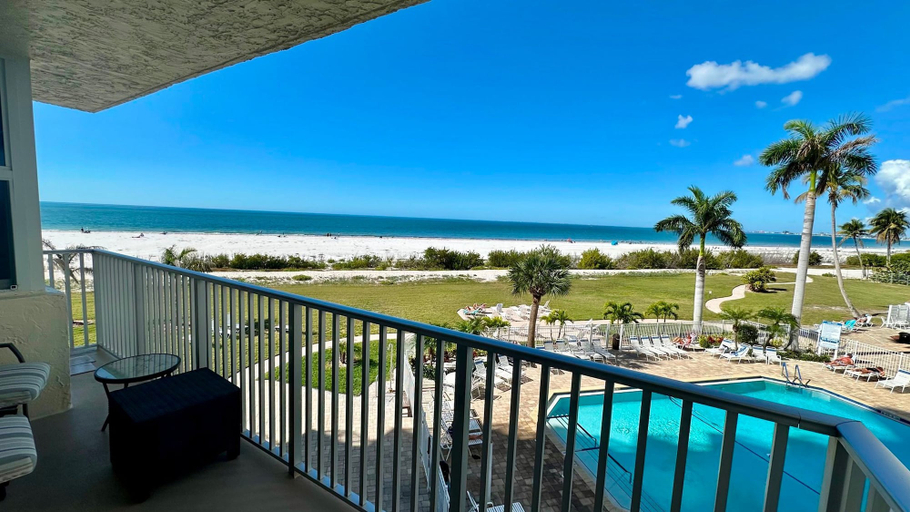 Room 2, Turtle Cove - Beach View, Lee