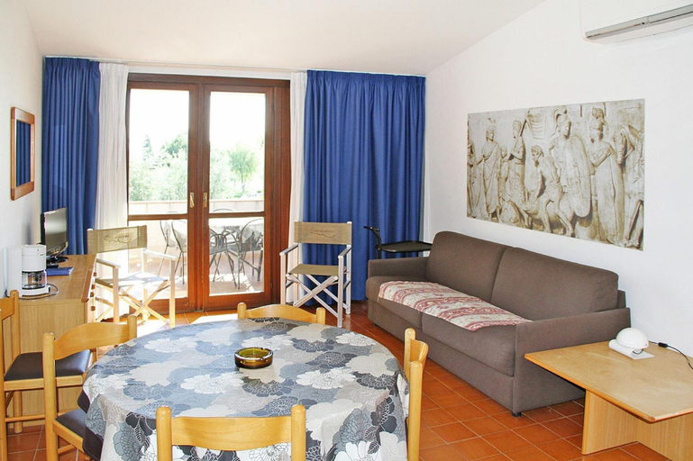 Others 2, Apartment in Moniga del Garda With Balcony, Brescia