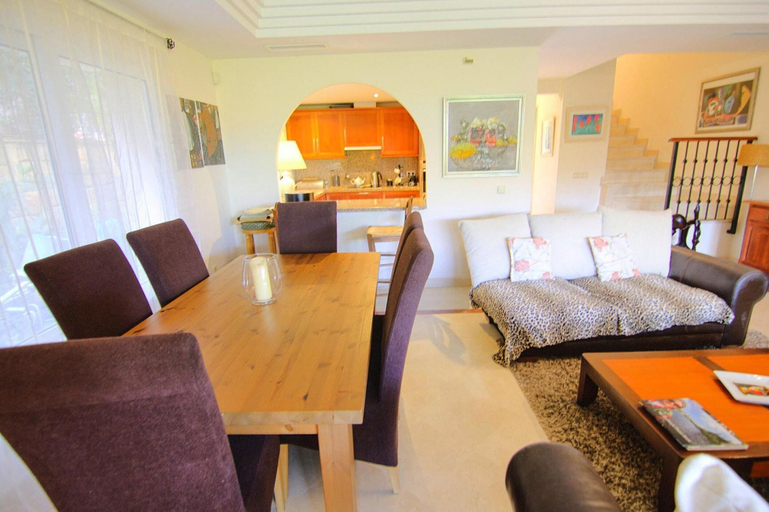 Dining 4, Mijas Costa Lovely Holiday Home for 6, Málaga