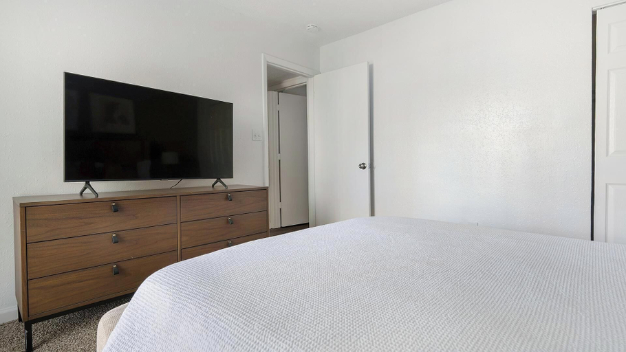 Room 5, Landing Furnished Apartments Winston-Salem, Forsyth