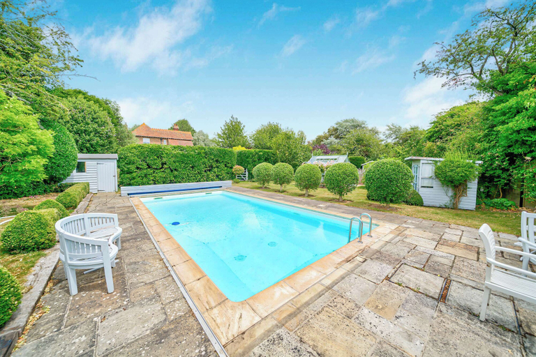 Room 5, House Annexe Sleeps 18 Heated Pool, West Sussex