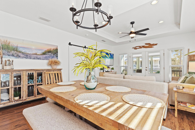 In-room dining 5, Pet Friendly Beach House - Salt Therapy, Gulf