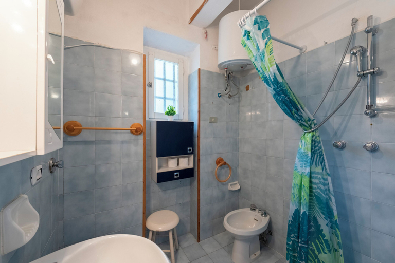 Bathroom, Mulinetti Houses, Genova