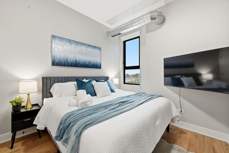 Room 3, Comfy Condo - Gym Free Parking & Modern Amenities, Cook