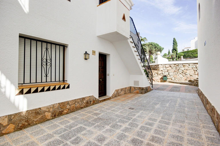 Balcony 5, Apartment in Rosas Near Playa de Roses, Girona