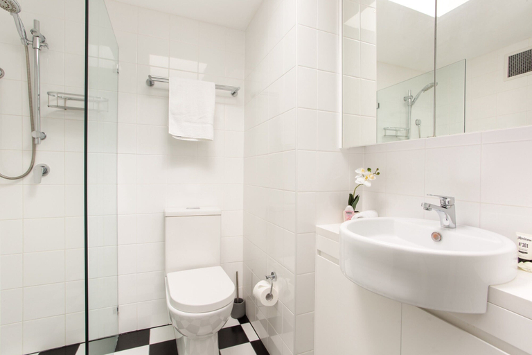 Others 5, Stunning Studio With Alfresco Terrace Near Trains, Sydney